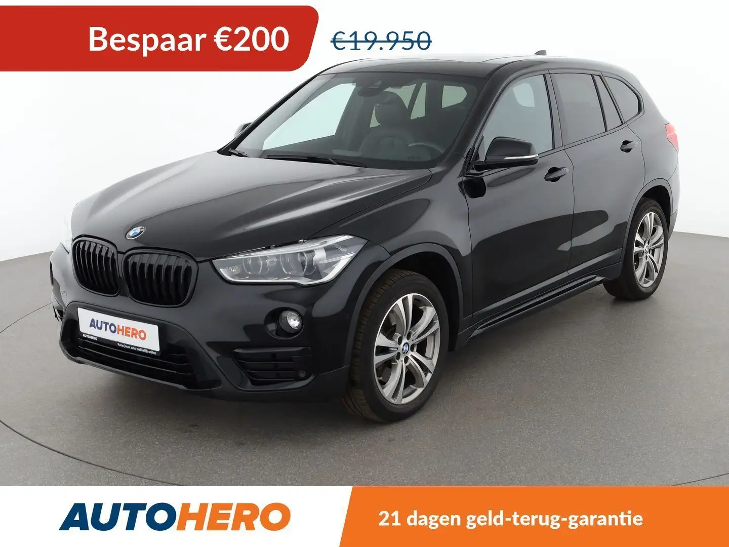 BMW X1 xDrive 20i Sport Line Zwart - 1