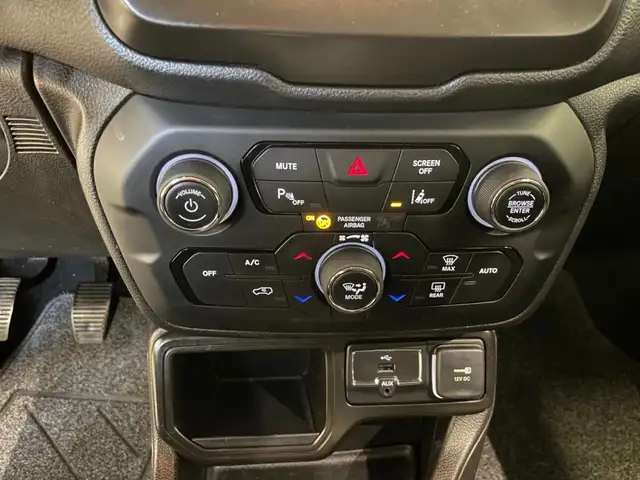 Jeep Renegade view 12
