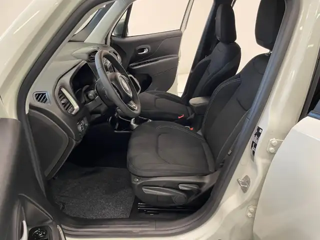 Jeep Renegade view 6
