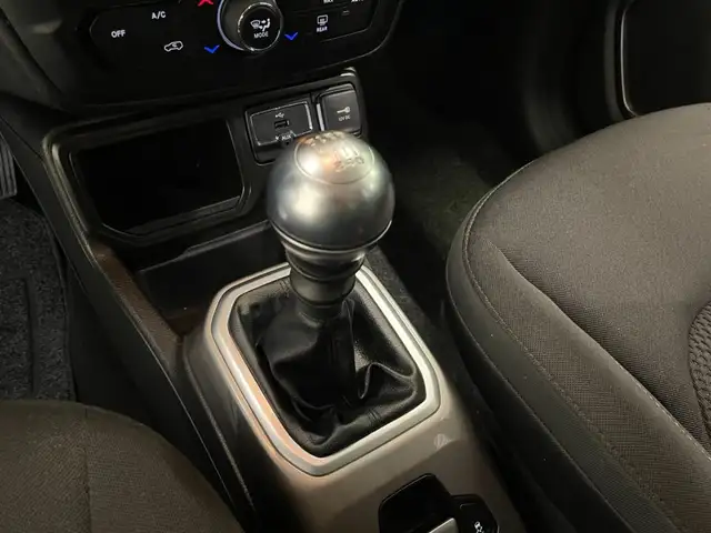 Jeep Renegade view 8