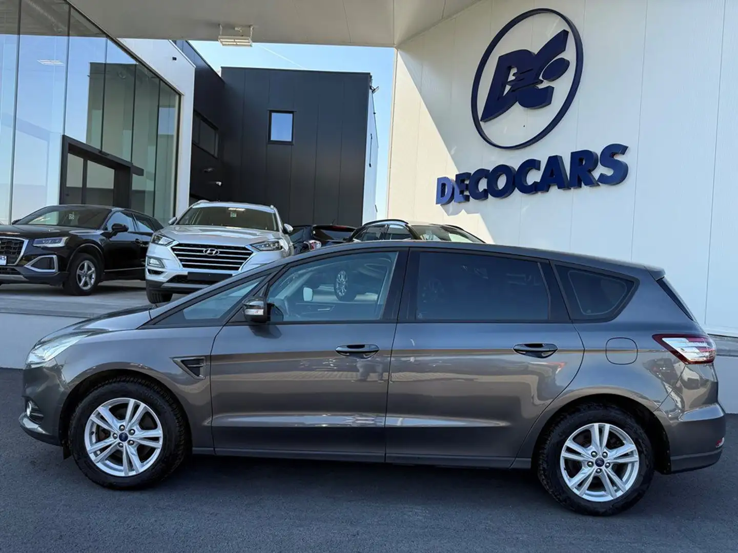 Ford S-Max Zeer mooie wagen * Trekhaak - Navi - Touchscreen * - 2