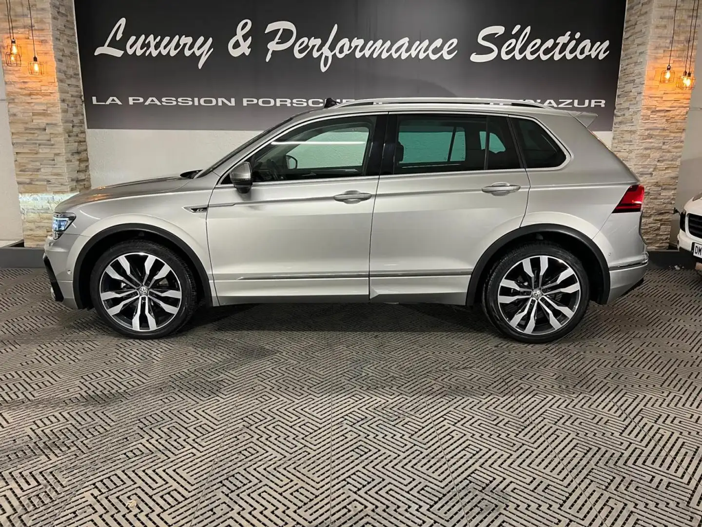 Volkswagen Tiguan 1.5 TSI 150ch DSG7 Carat R-line - 1°main Origine F Gris - 2