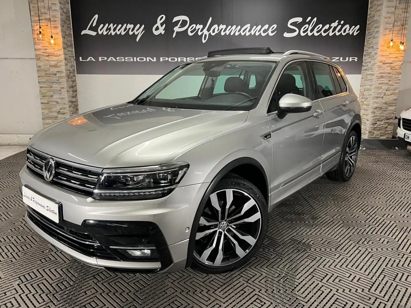 Volkswagen Tiguan 1.5 TSI 150ch DSG7 Carat R-line - 1°main Origine F Gris - 1