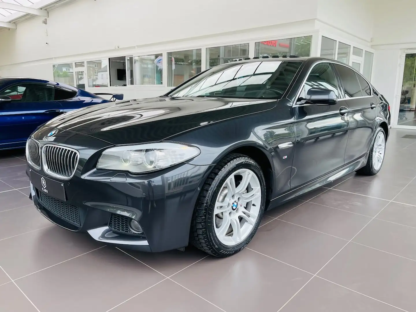 BMW 525 dA xDrive ** GARANTIE + PACK M + TOIT OUVRANT ** Сірий - 1