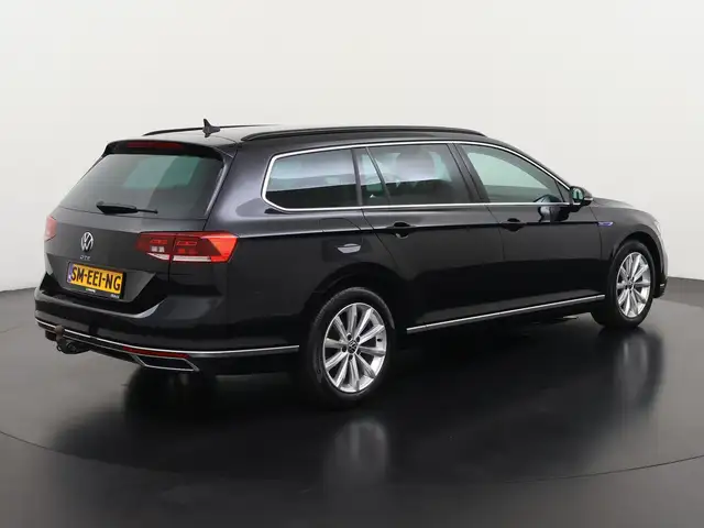 Volkswagen Passat view 4