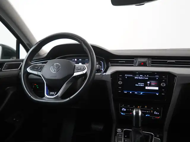 Volkswagen Passat view 5