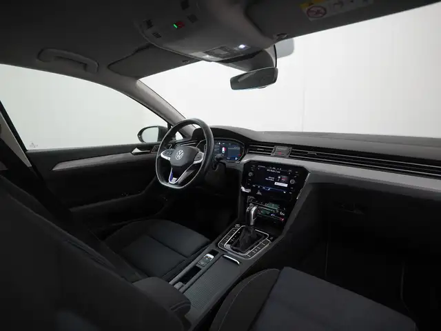 Volkswagen Passat view 2