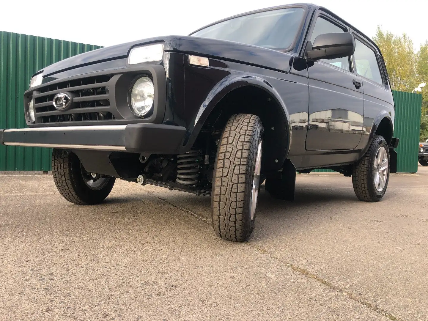 Lada Niva "PREMIUM PLUS" KLIMA/ SITZHEIZUNG AET-2025! Grün - 1