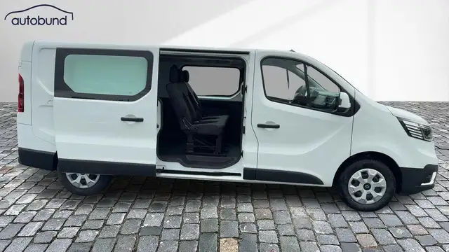 Renault Trafic view 4