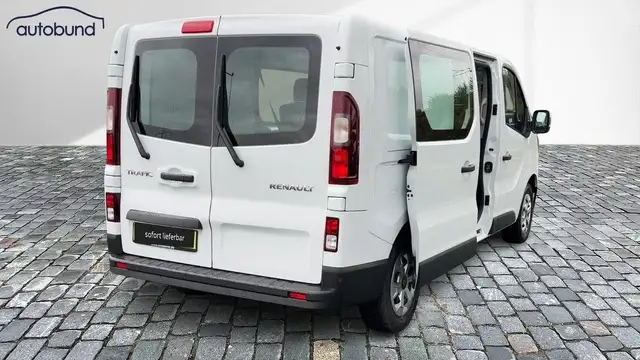 Renault Trafic view 3