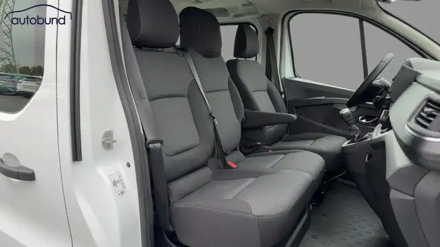 Renault Trafic view 6