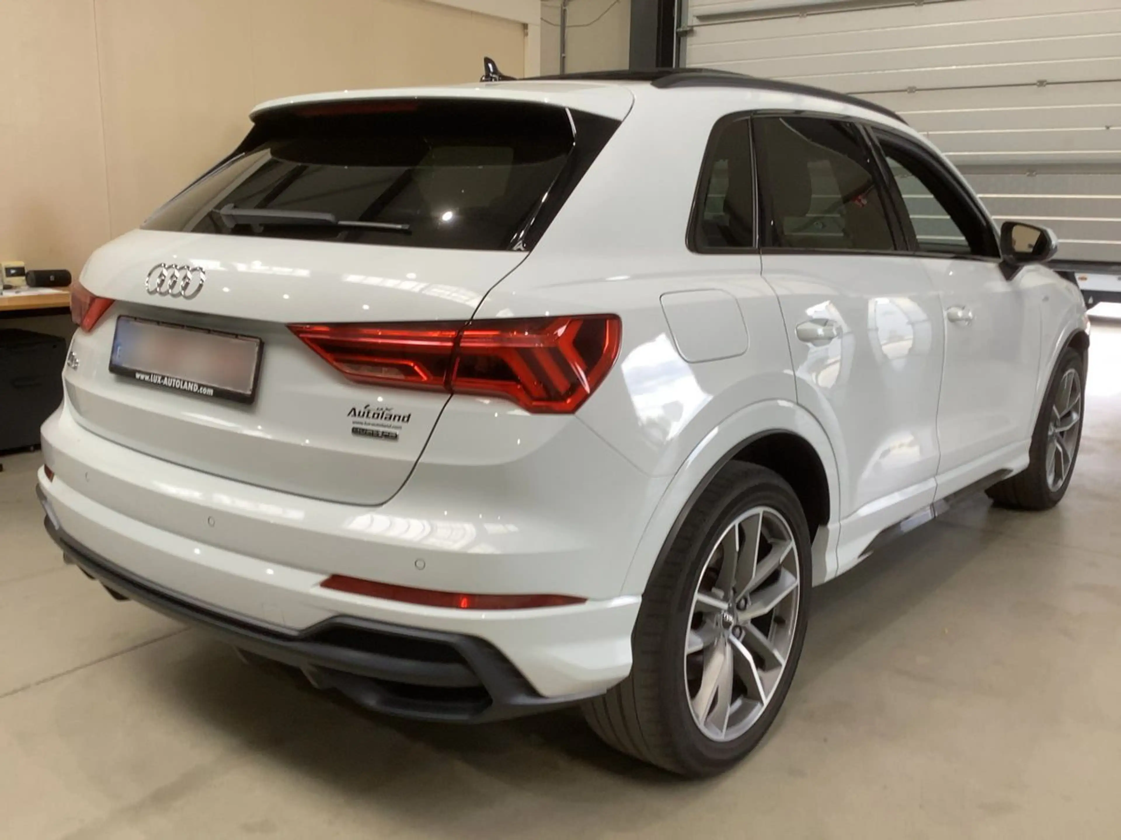 Audi Q3 40 TFSI quattro S line AHK 19" LED PANO — photo 2