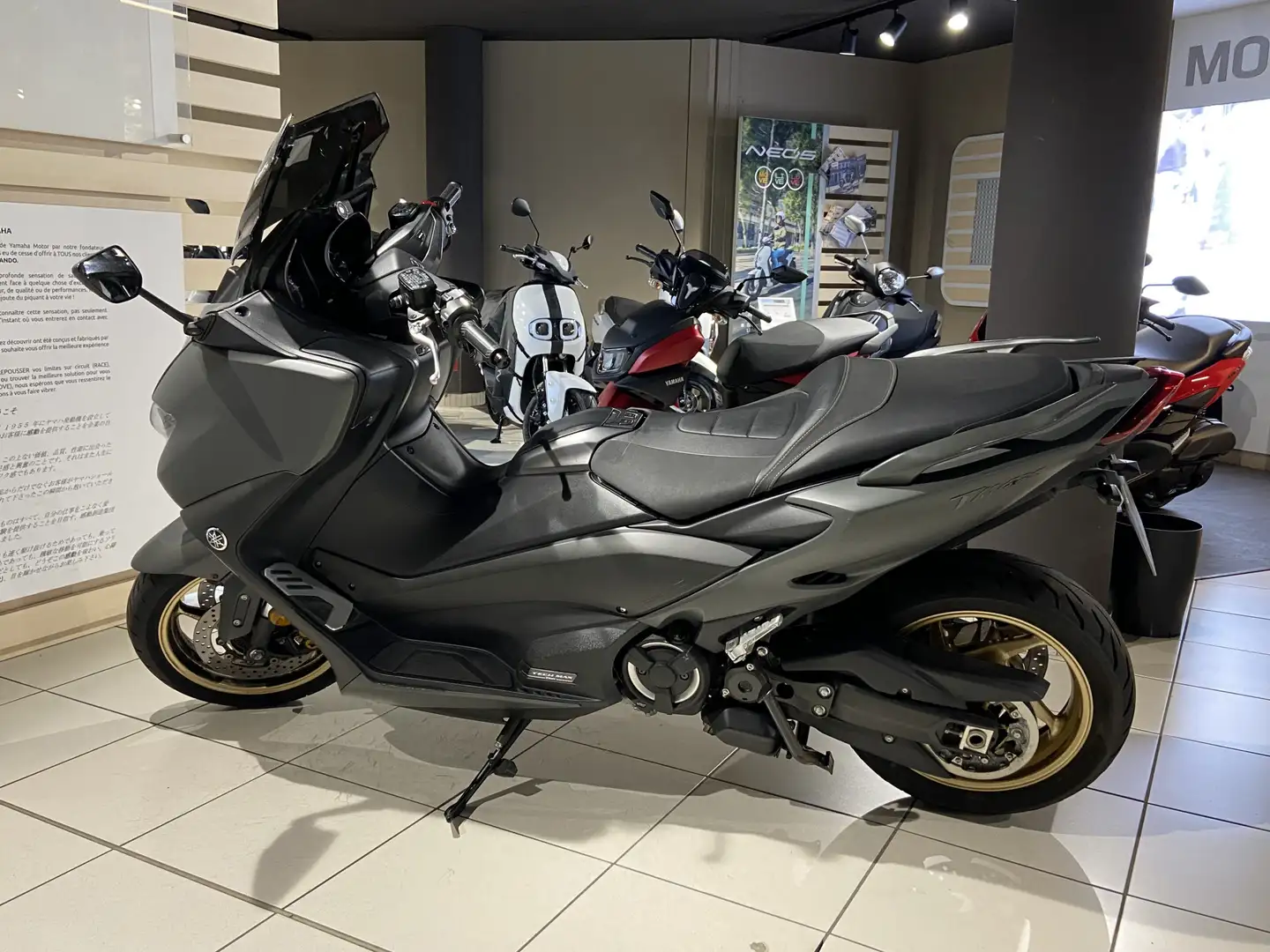 Yamaha TMAX 560 Verde - 2