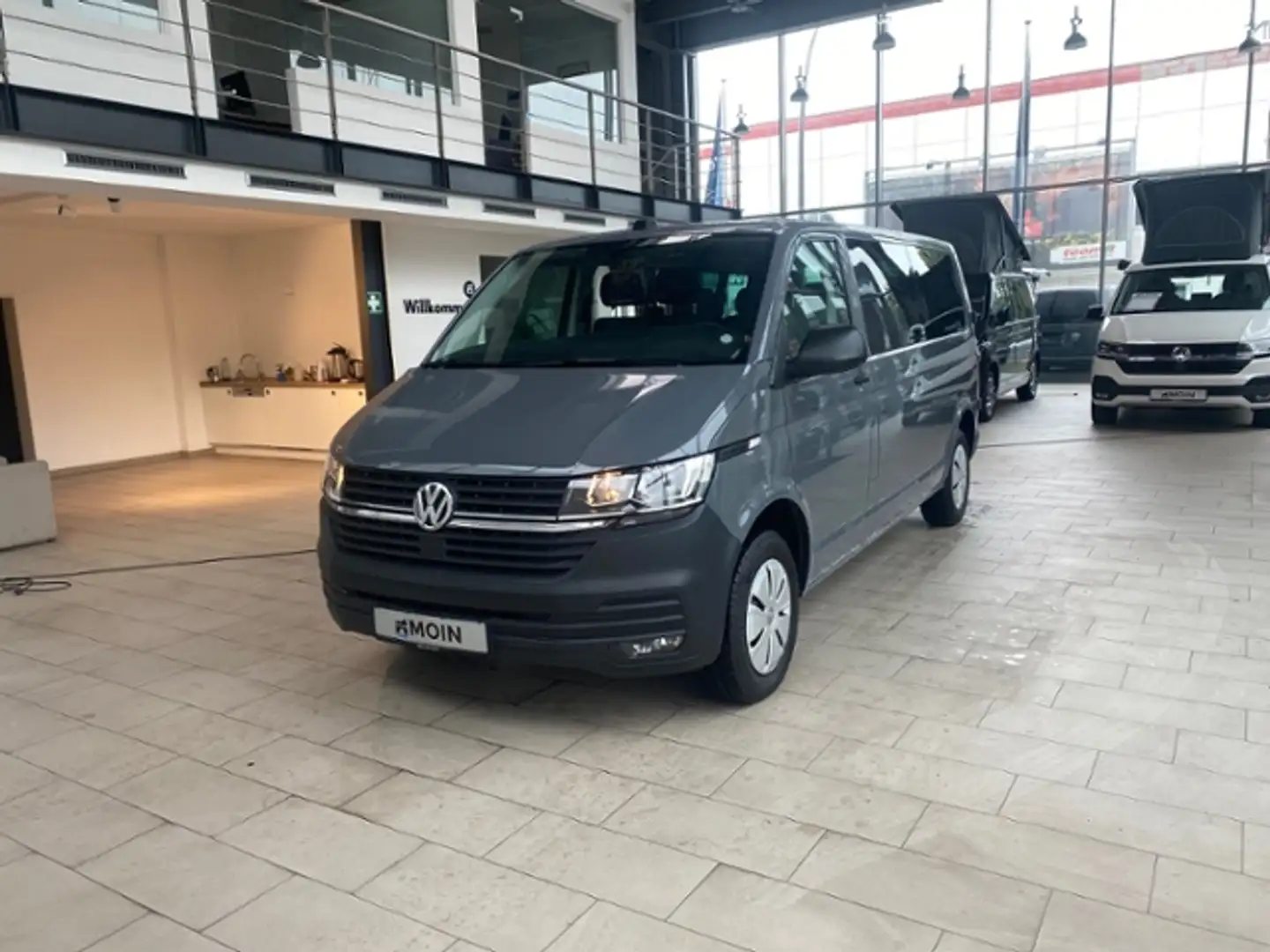 Volkswagen T6.1 Kombi TDI langer Radstand 9 SITZER KLIMA PDC DAB Šedá - 2