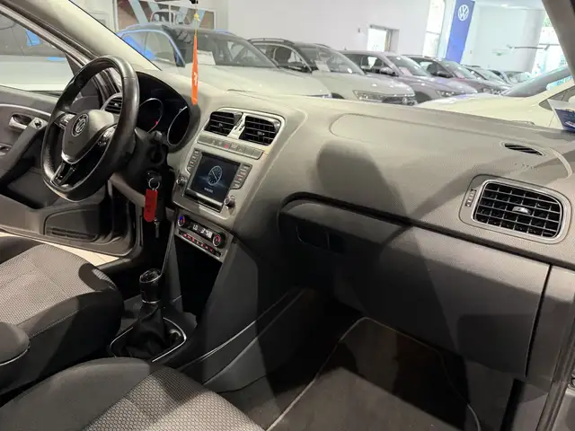Volkswagen Polo view 10