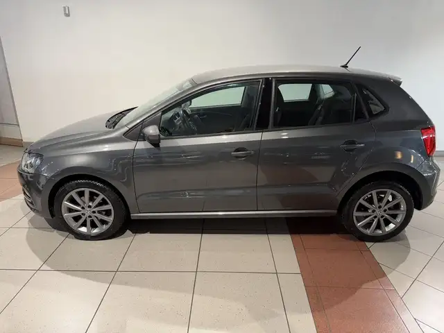 Volkswagen Polo view 2