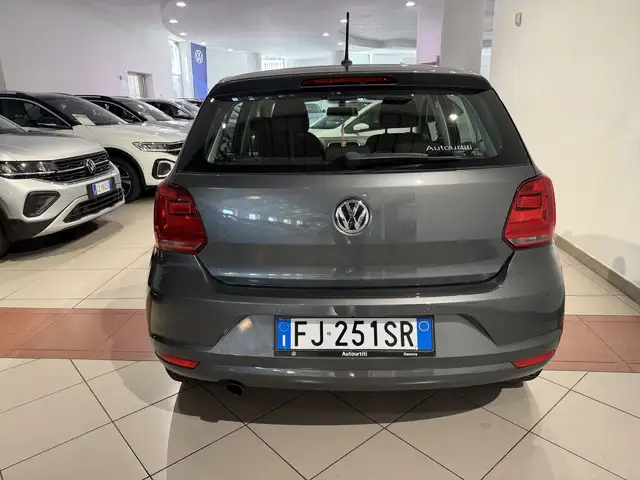 Volkswagen Polo view 4