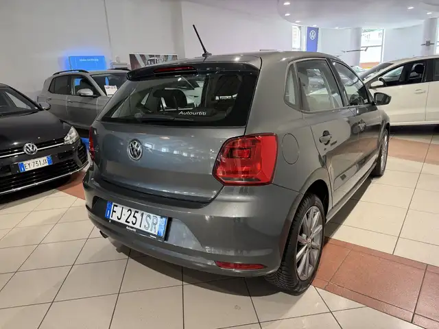 Volkswagen Polo view 5