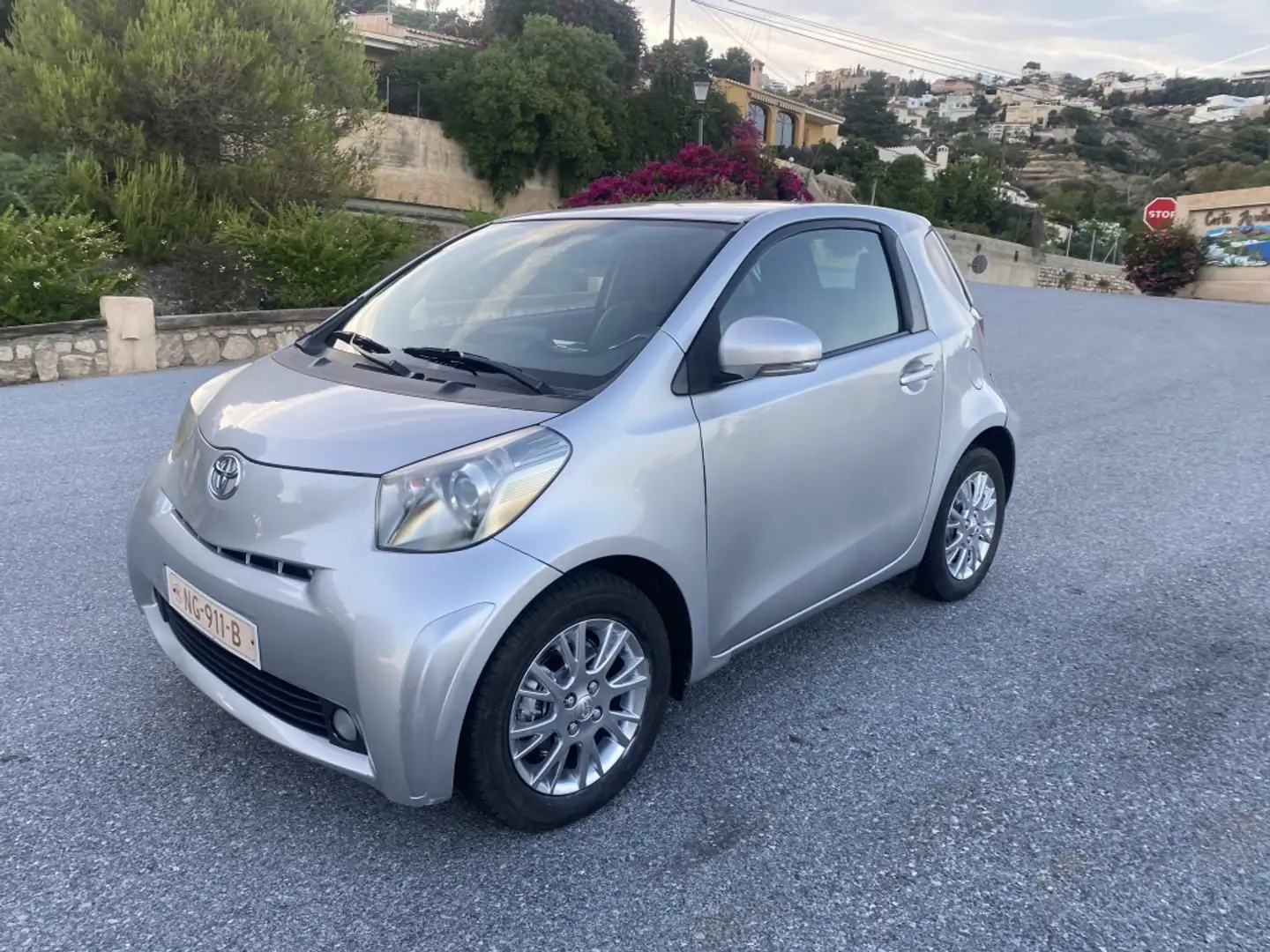 Toyota iQ 90 D-4D Gris - 2