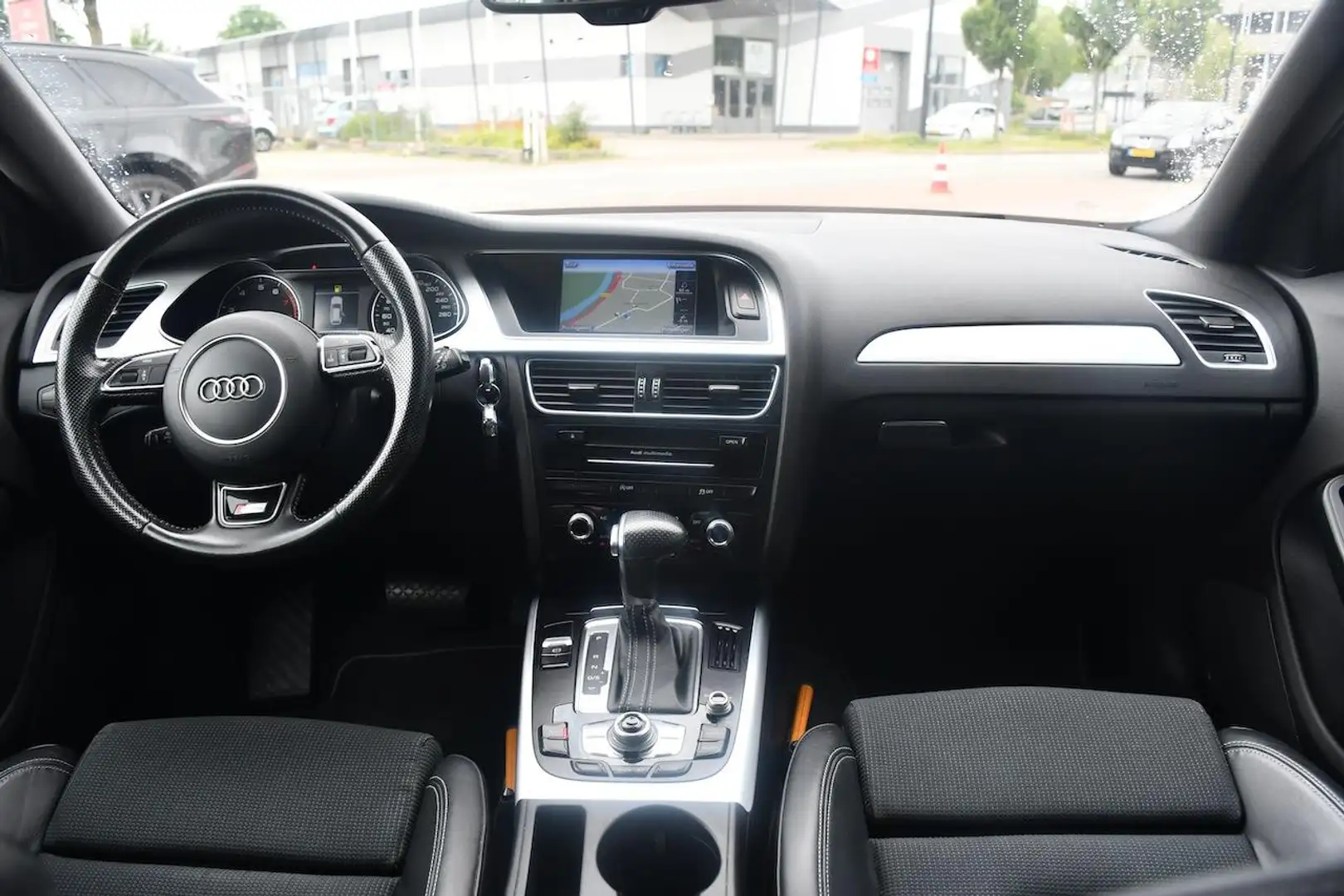 Audi A4 Avant 1.8 TFSI S Edition AUTOMAAT|Clima|Cruise|NAV Zwart - 2