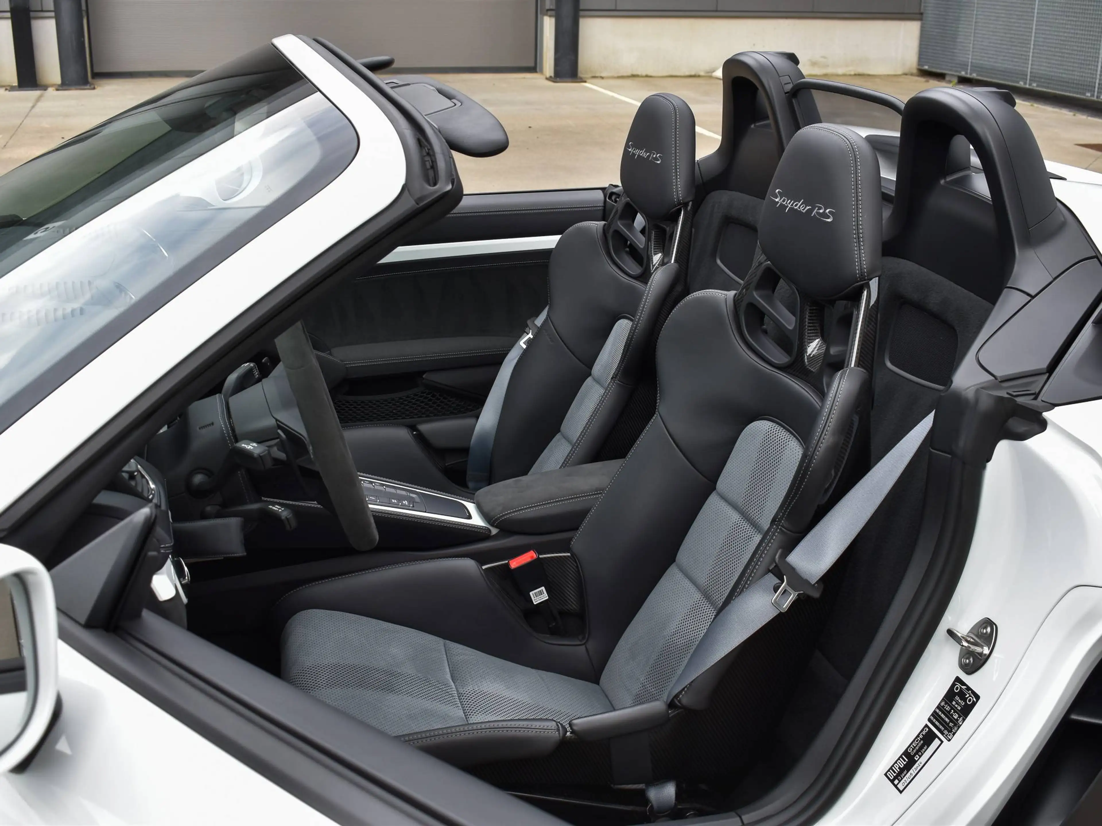 Porsche Boxster 718 Spyder RS / 4.0 PDK / Pure White / 1st Owner — photo 7
