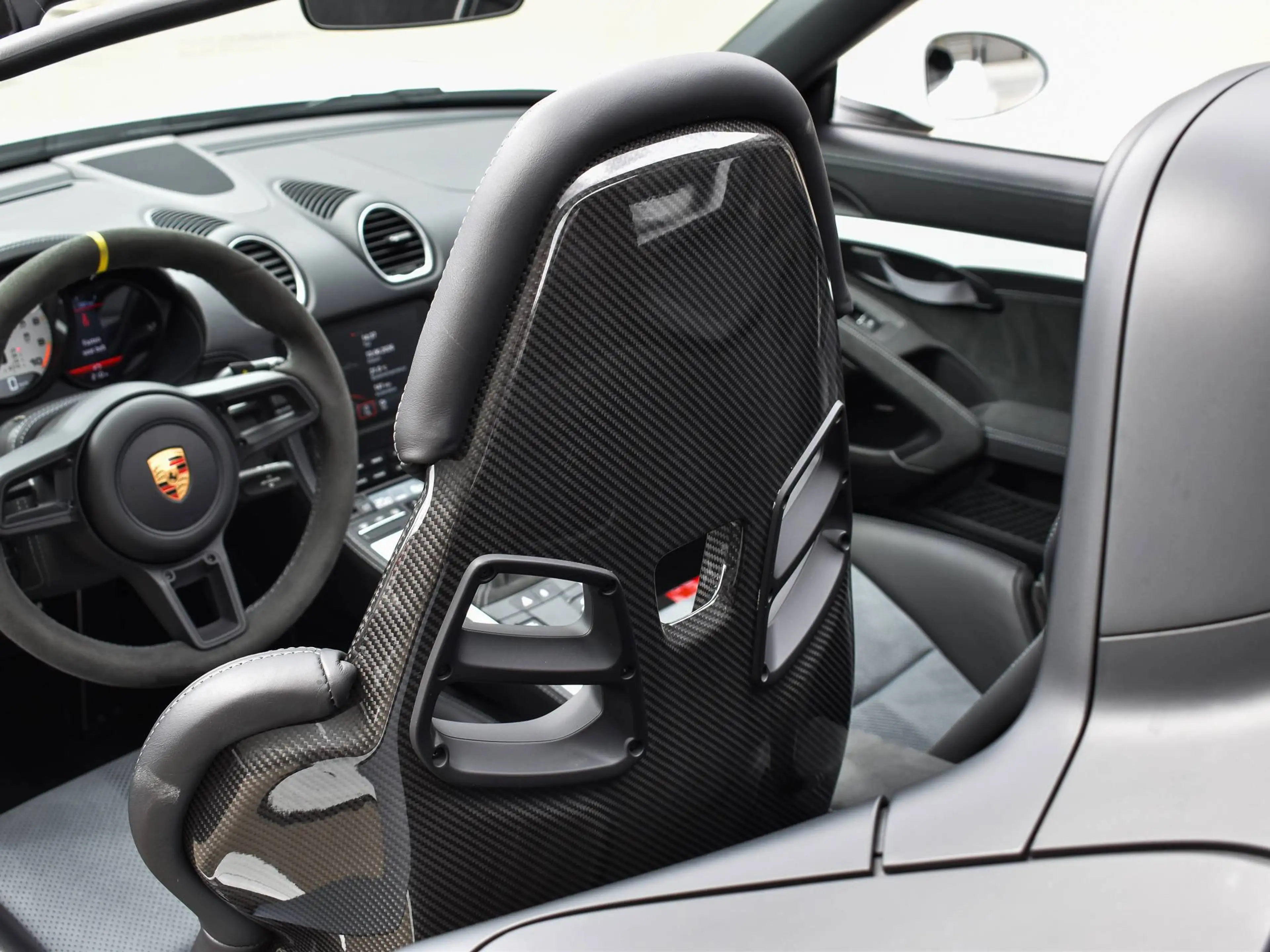 Porsche Boxster 718 Spyder RS / 4.0 PDK / Pure White / 1st Owner — photo 15