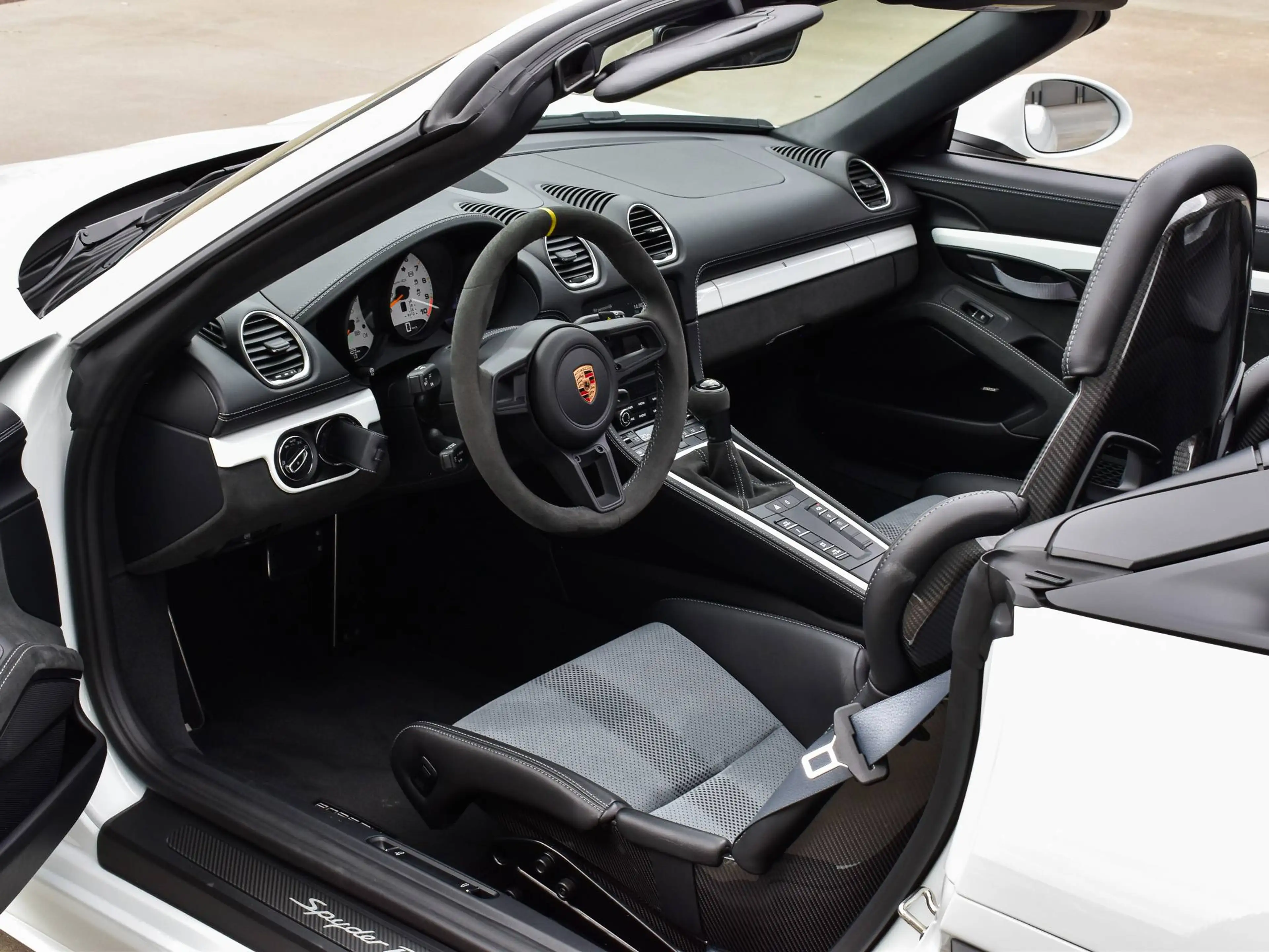 Porsche Boxster 718 Spyder RS / 4.0 PDK / Pure White / 1st Owner — photo 6