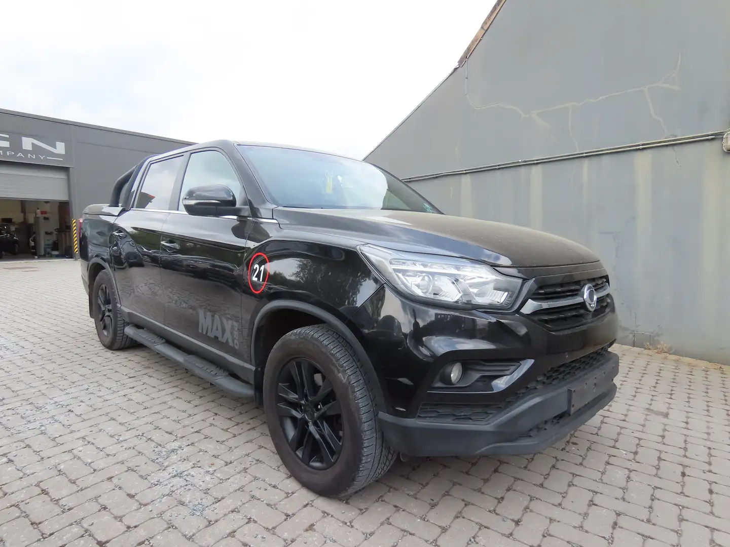 SsangYong Musso 2.2 Turbo e-Xdi 4WD Sapphire 12900eur+BTW/TVA Negro - 1