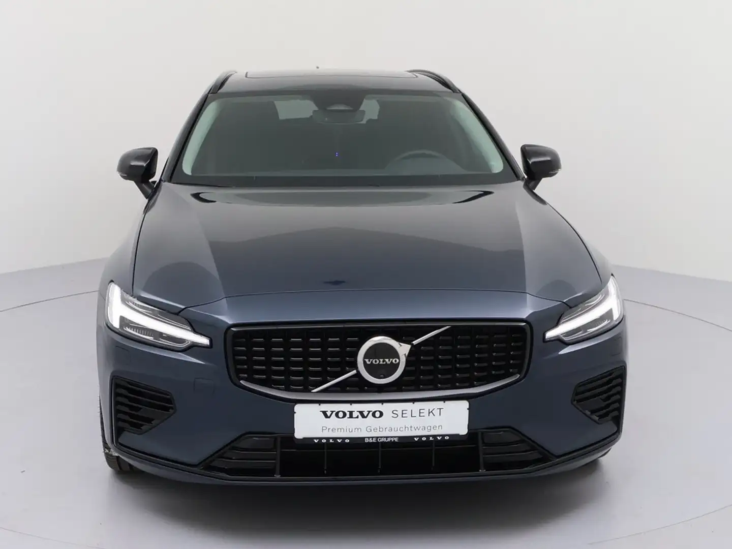 Volvo V60 Kombi T6 Plus Dark Recharge Plug-In Hybrid AWD Blau - 2