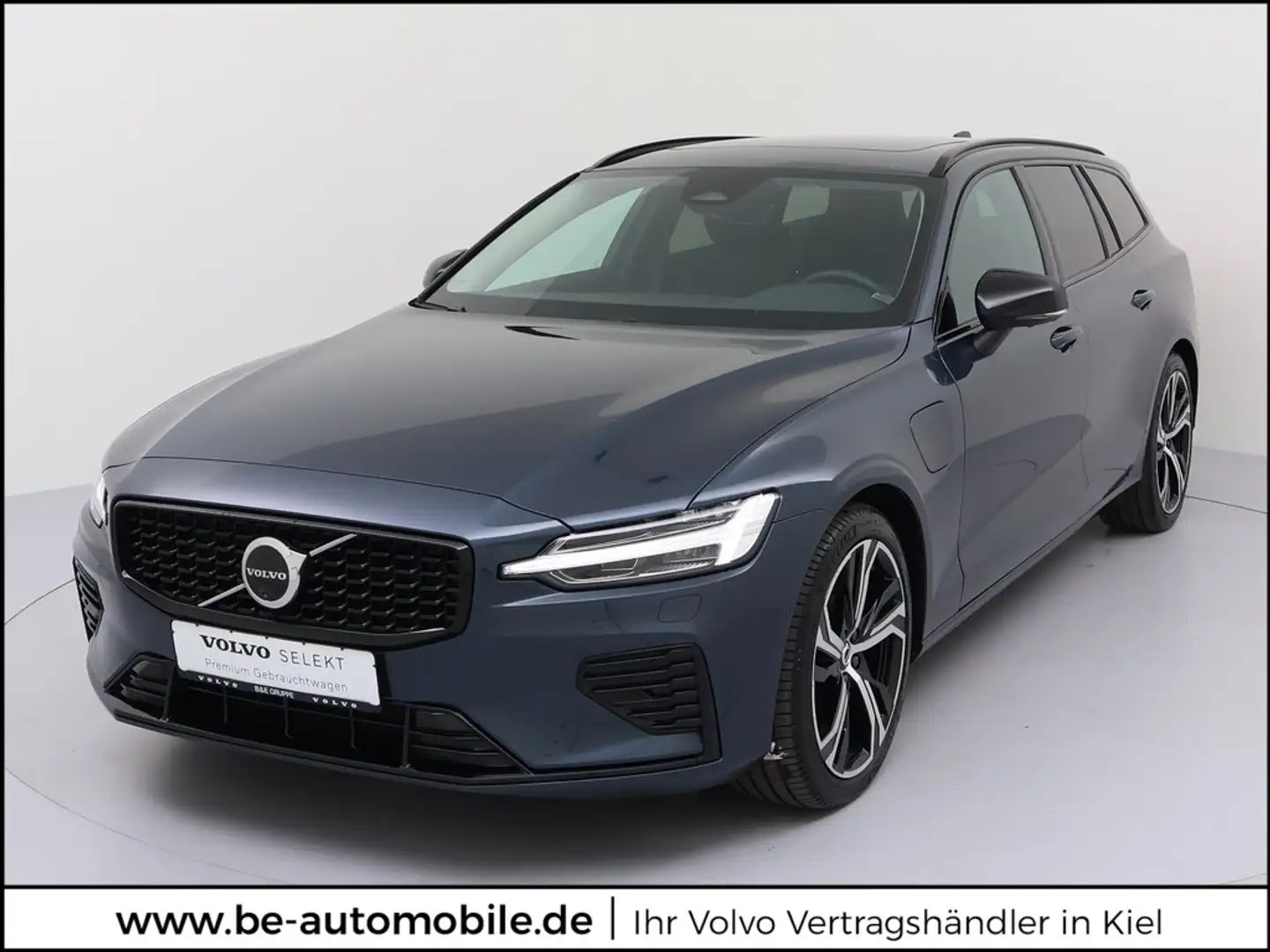 Volvo V60 Kombi T6 Plus Dark Recharge Plug-In Hybrid AWD Blau - 1