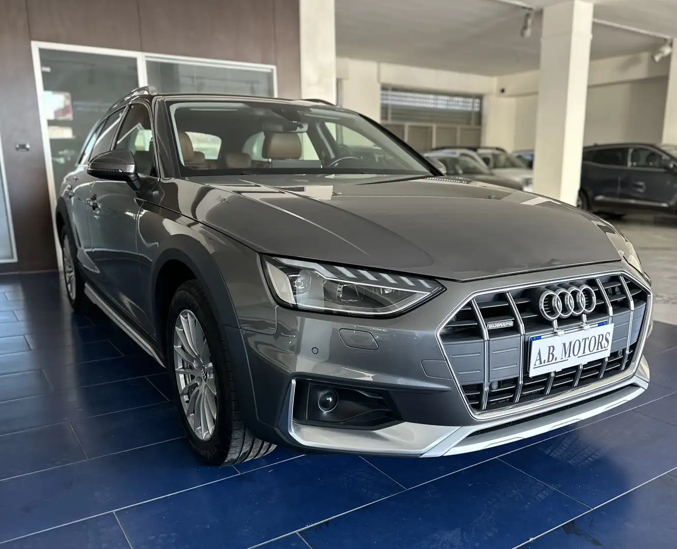 Audi A4 allroad Quattro 40 2.0 tdi mhev Business quattro s-tronic Grijs - 1