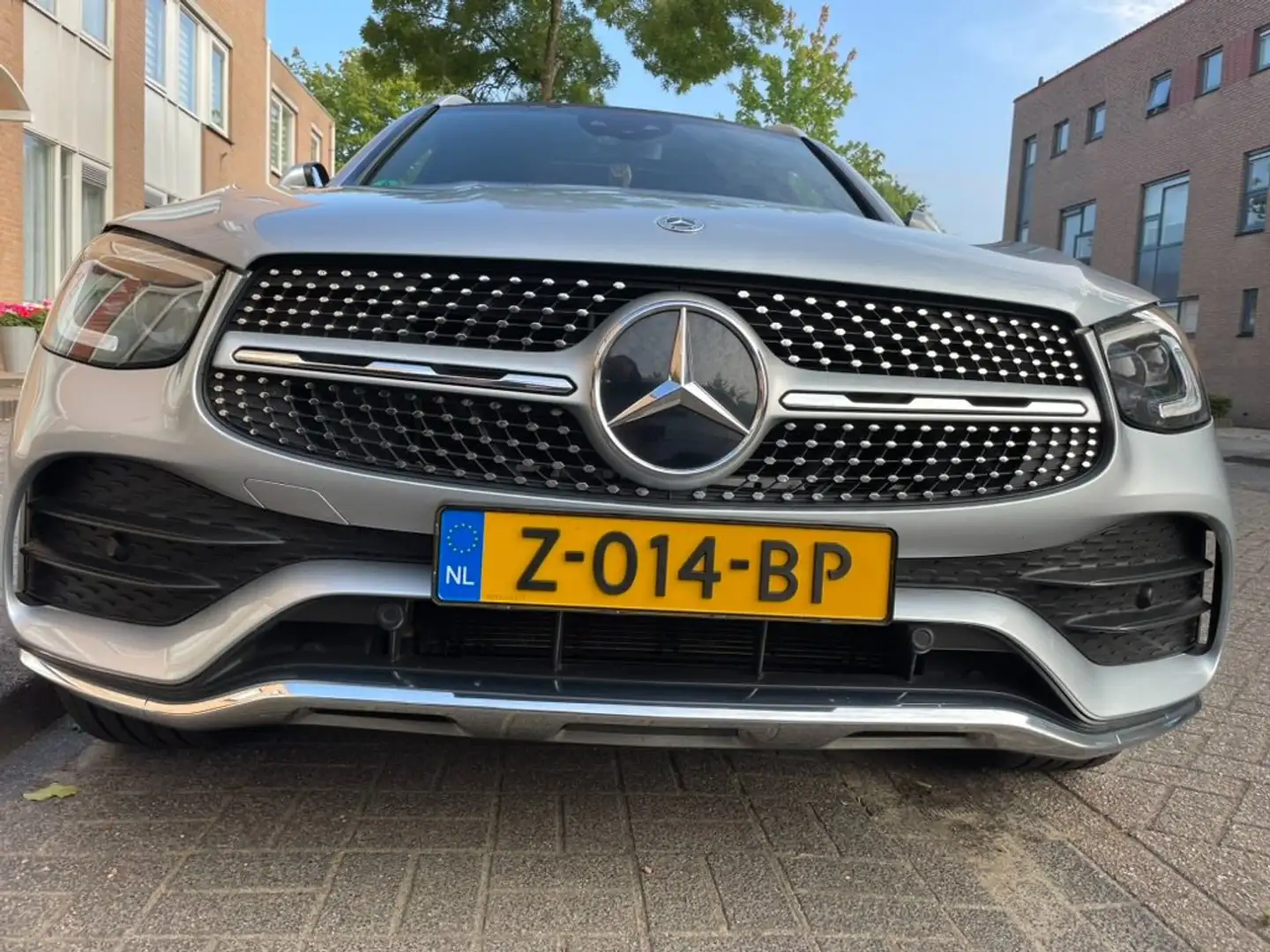 Mercedes-Benz GLC 300 300e AMG Luchtvering Pano Burmester Memory Carplay Zilver - 2