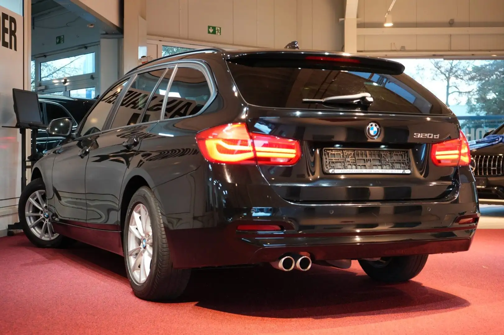 BMW 320 d Touring Advantage *LED*Navi*AHK* Nero - 2