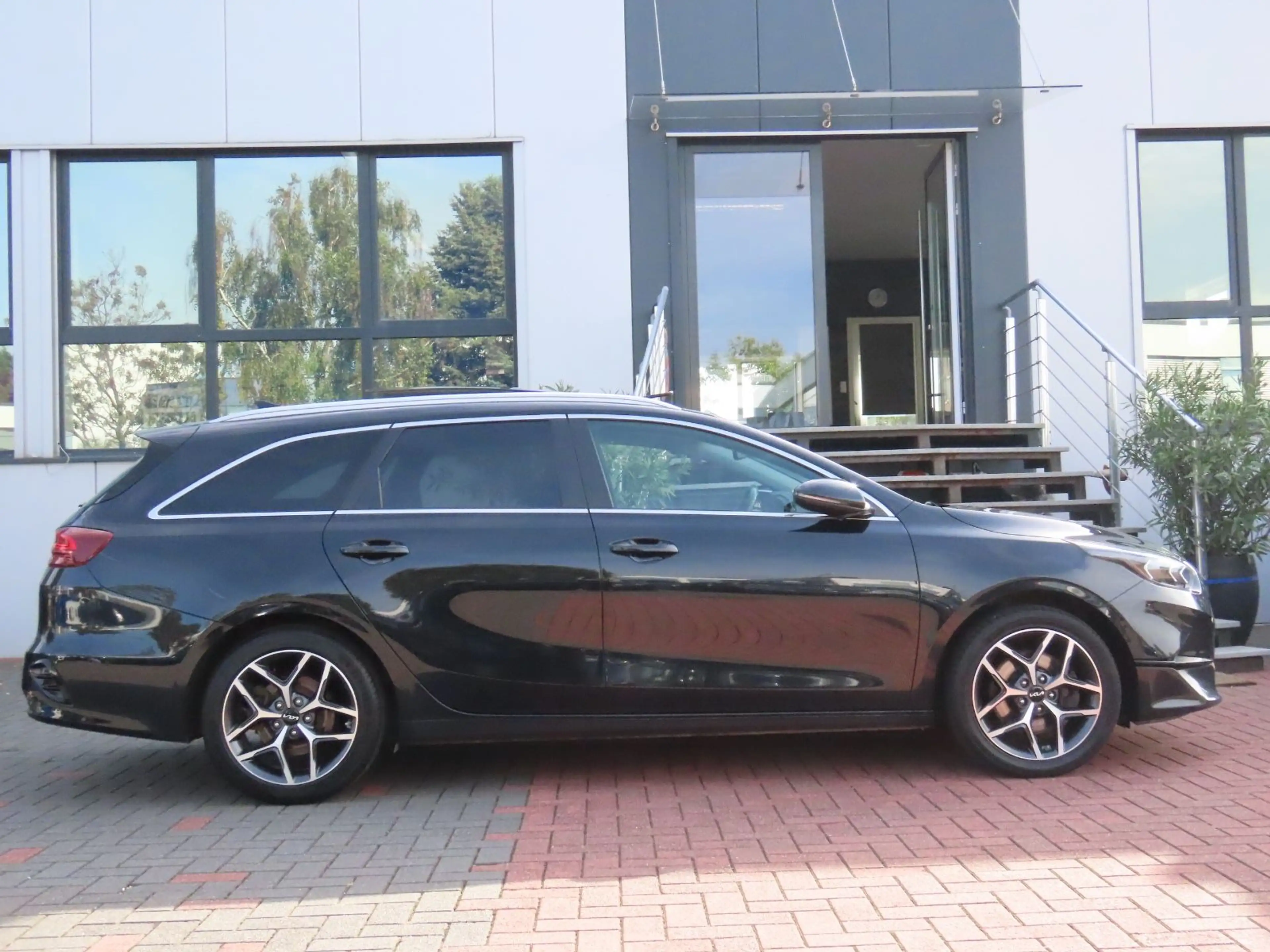 Kia Ceed SW / cee'd SW cee'd SW 1.6 CRDI Autom. Leder Sitzlüftung Klima — photo 13