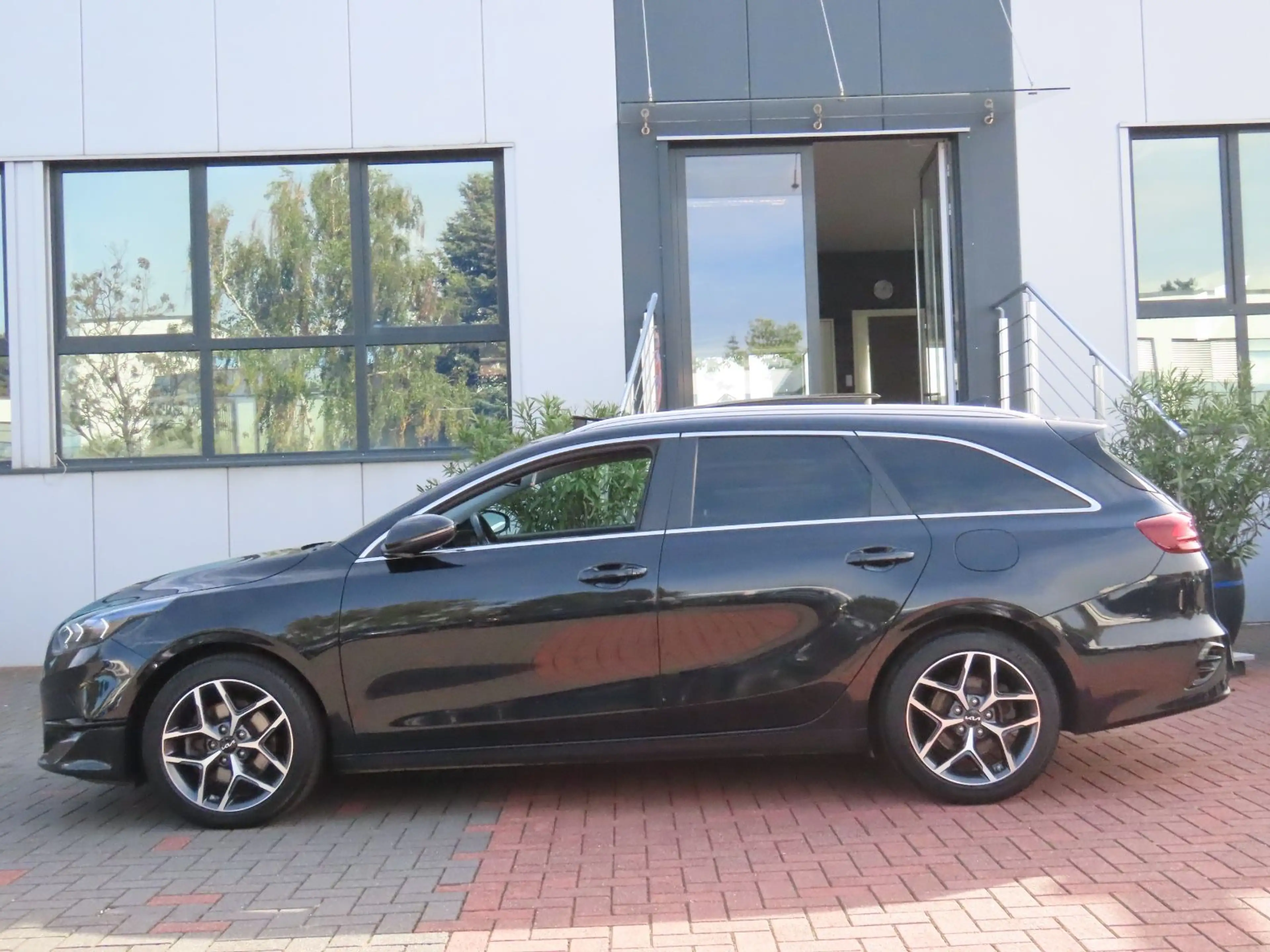 Kia Ceed SW / cee'd SW cee'd SW 1.6 CRDI Autom. Leder Sitzlüftung Klima — photo 14