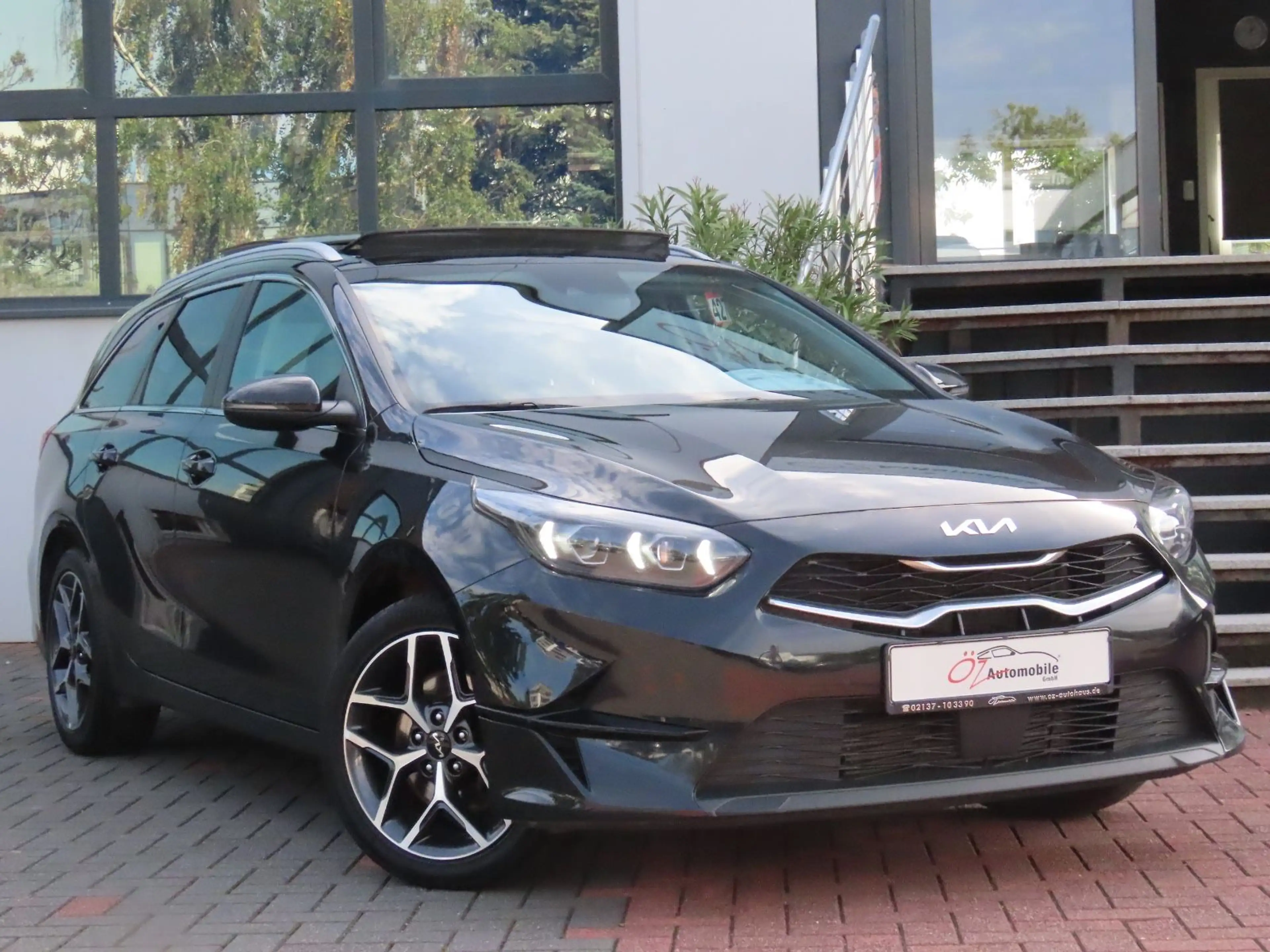 Kia Ceed SW / cee'd SW cee'd SW 1.6 CRDI Autom. Leder Sitzlüftung Klima