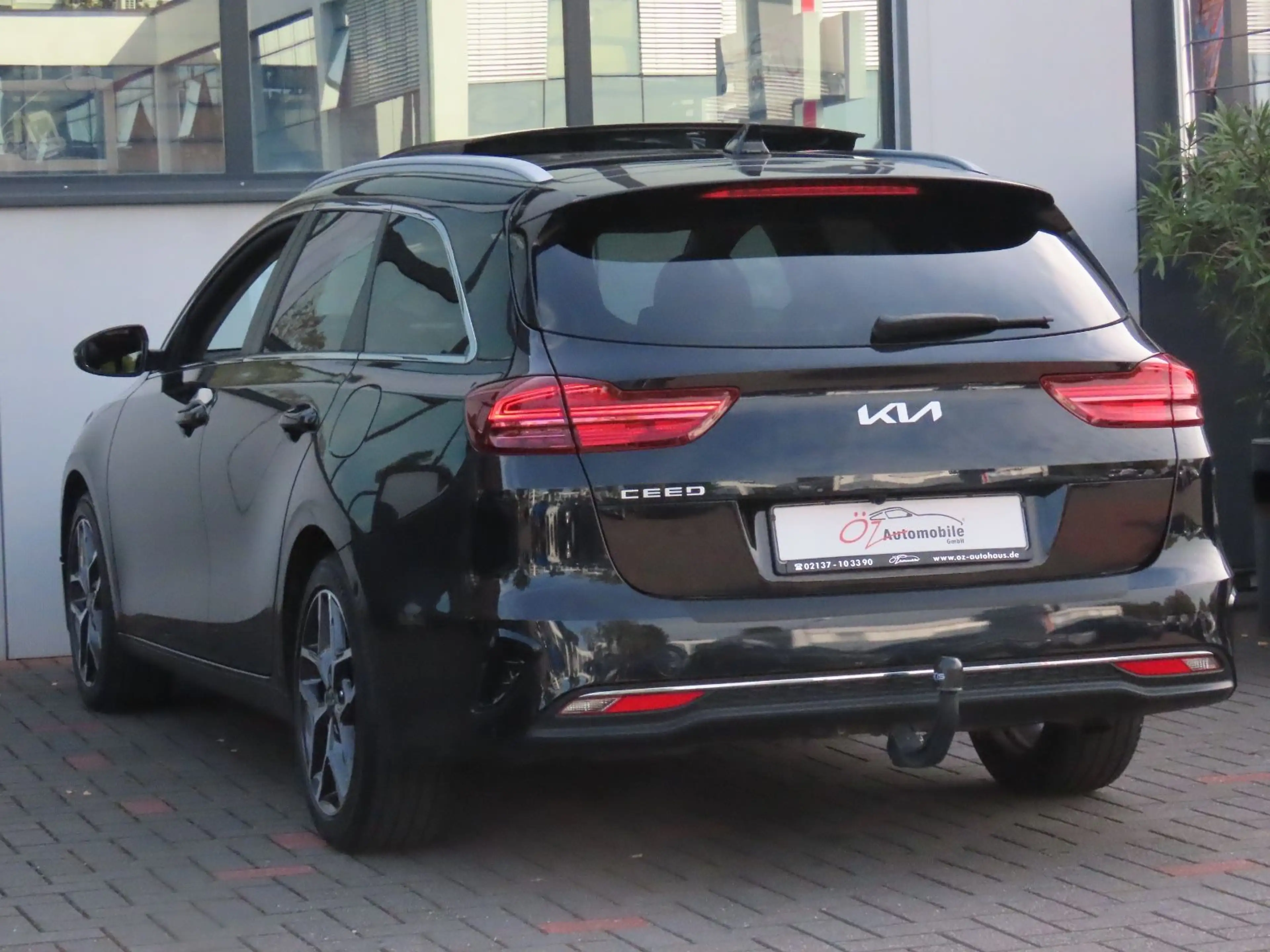 Kia Ceed SW / cee'd SW cee'd SW 1.6 CRDI Autom. Leder Sitzlüftung Klima — photo 12