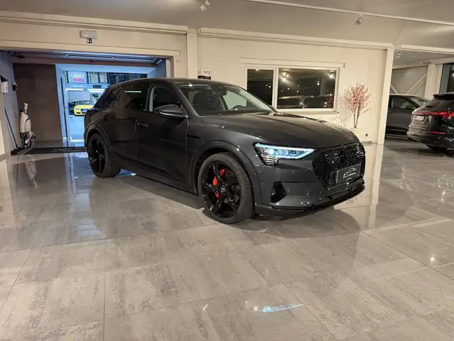 Audi Q8 e-tron QUATTRO 313PK * LEDER * FULL LED * CAMERA * LUCHTVERING * 22" * FULL COLOR PACK * FULL BLACK PACK *  23709KM !!!!!!