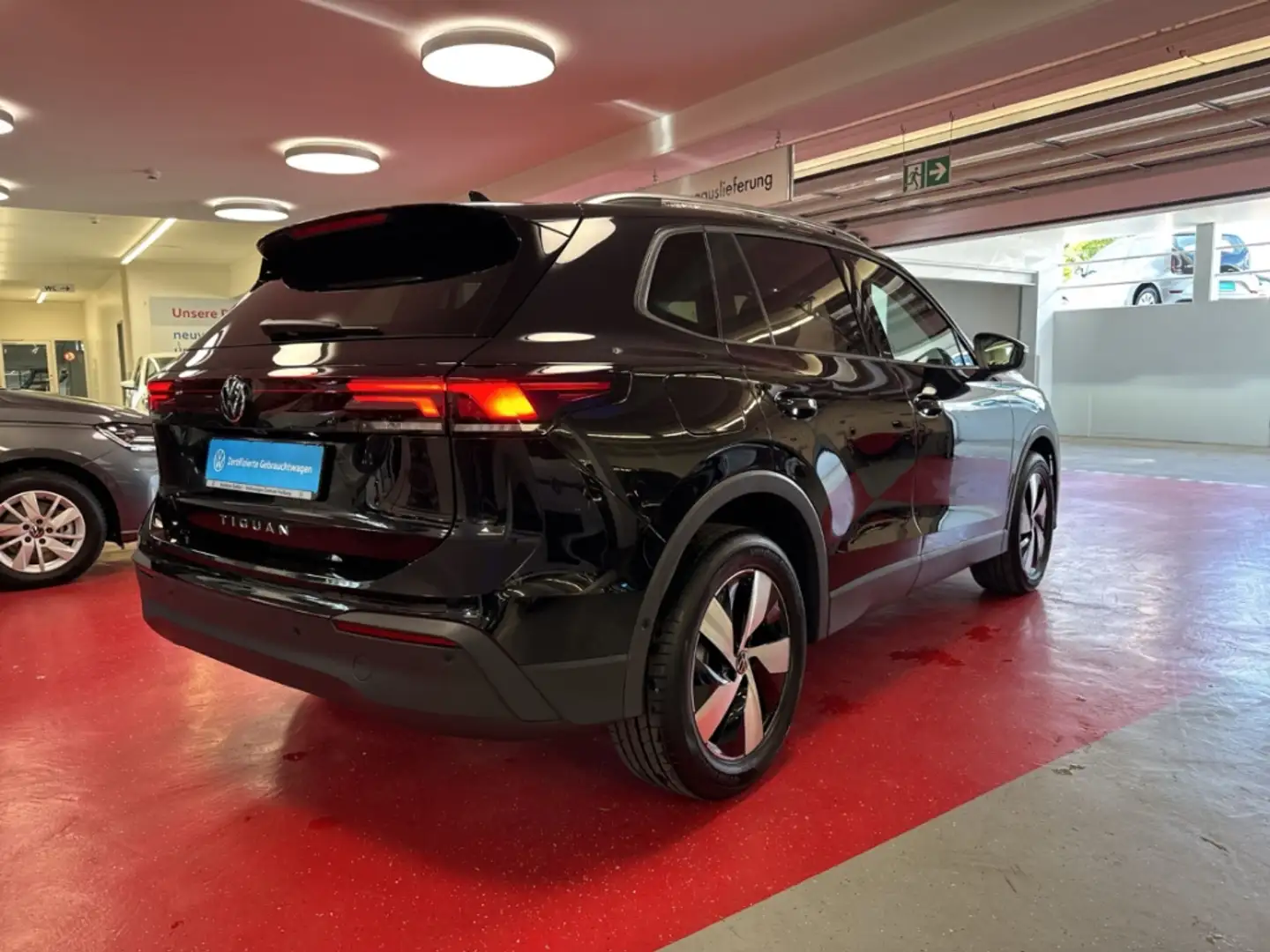 Volkswagen Tiguan Life 2.0 TDI DSG AHK Area View HUD Schwarz - 2