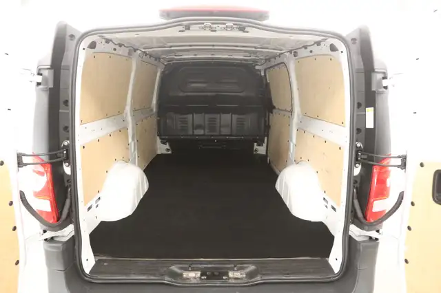 Mercedes-Benz Vito view 3