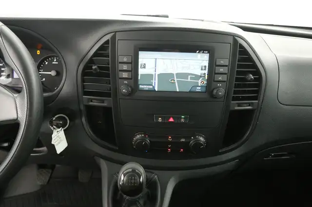 Mercedes-Benz Vito view 11