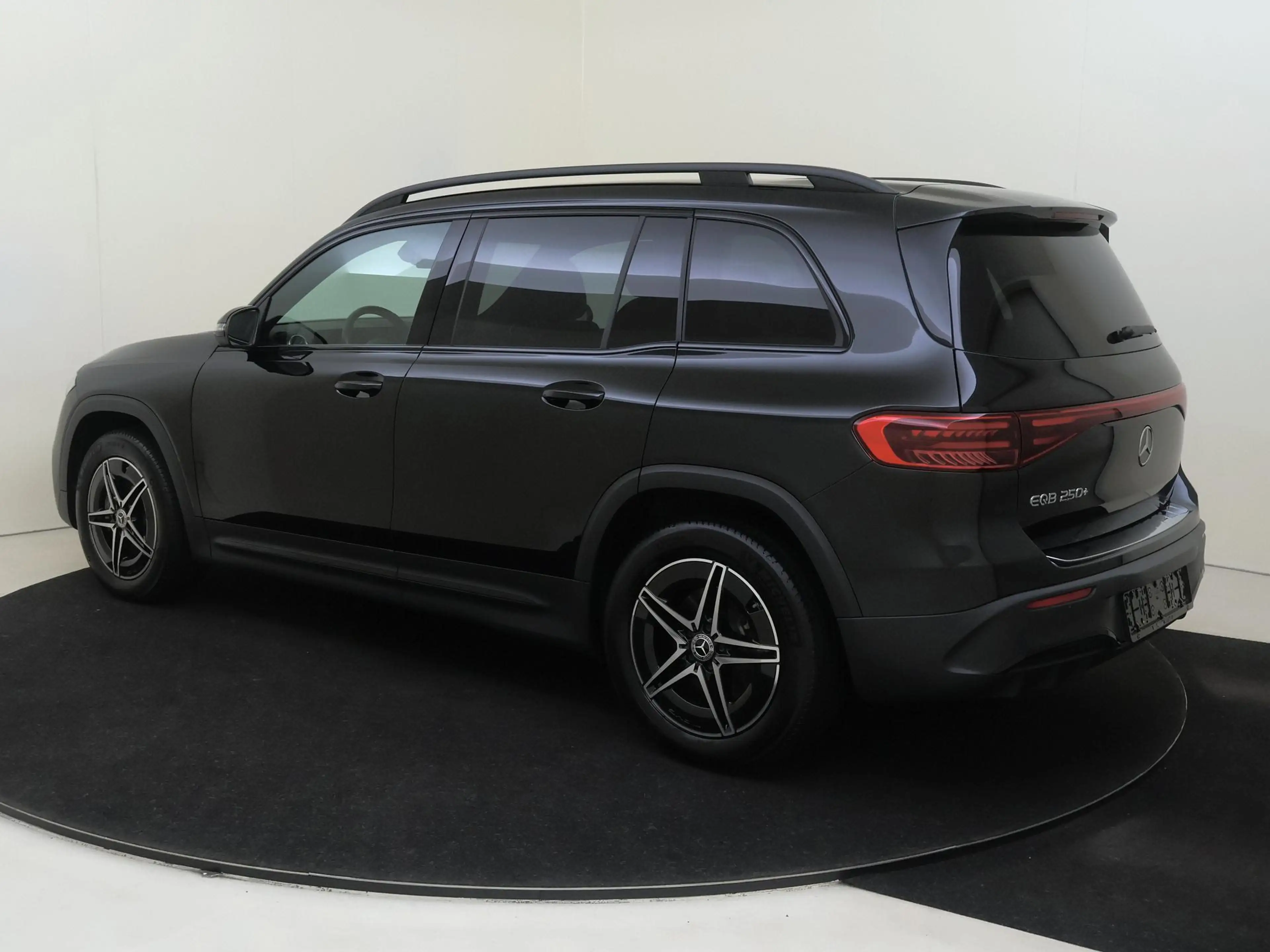 Mercedes-Benz EQB 250 250+ AMG Line 71 kWh Stoelverwarming / Nightpakket — photo 3