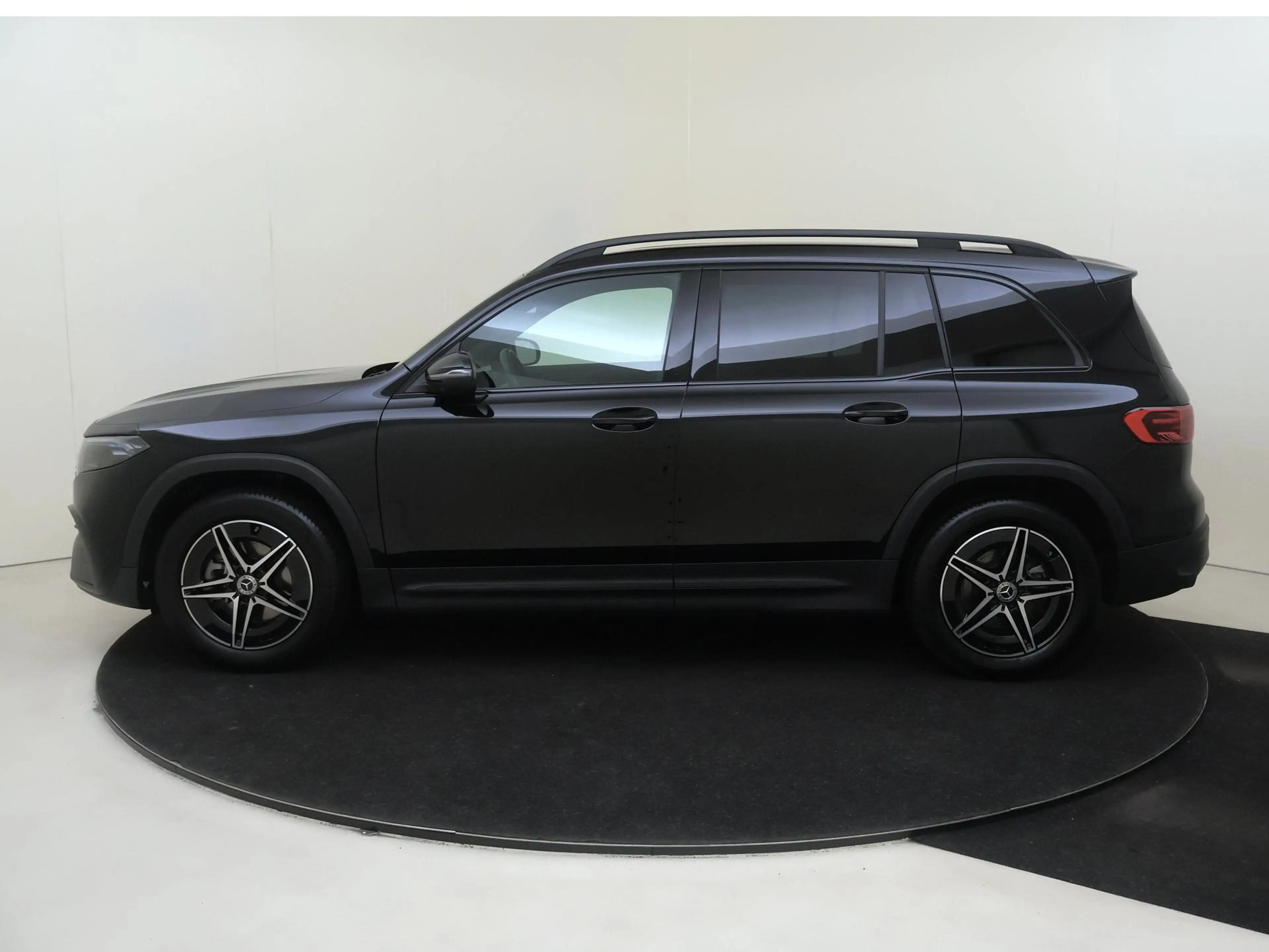 Mercedes-Benz EQB 250 250+ AMG Line 71 kWh Stoelverwarming / Nightpakket — photo 8