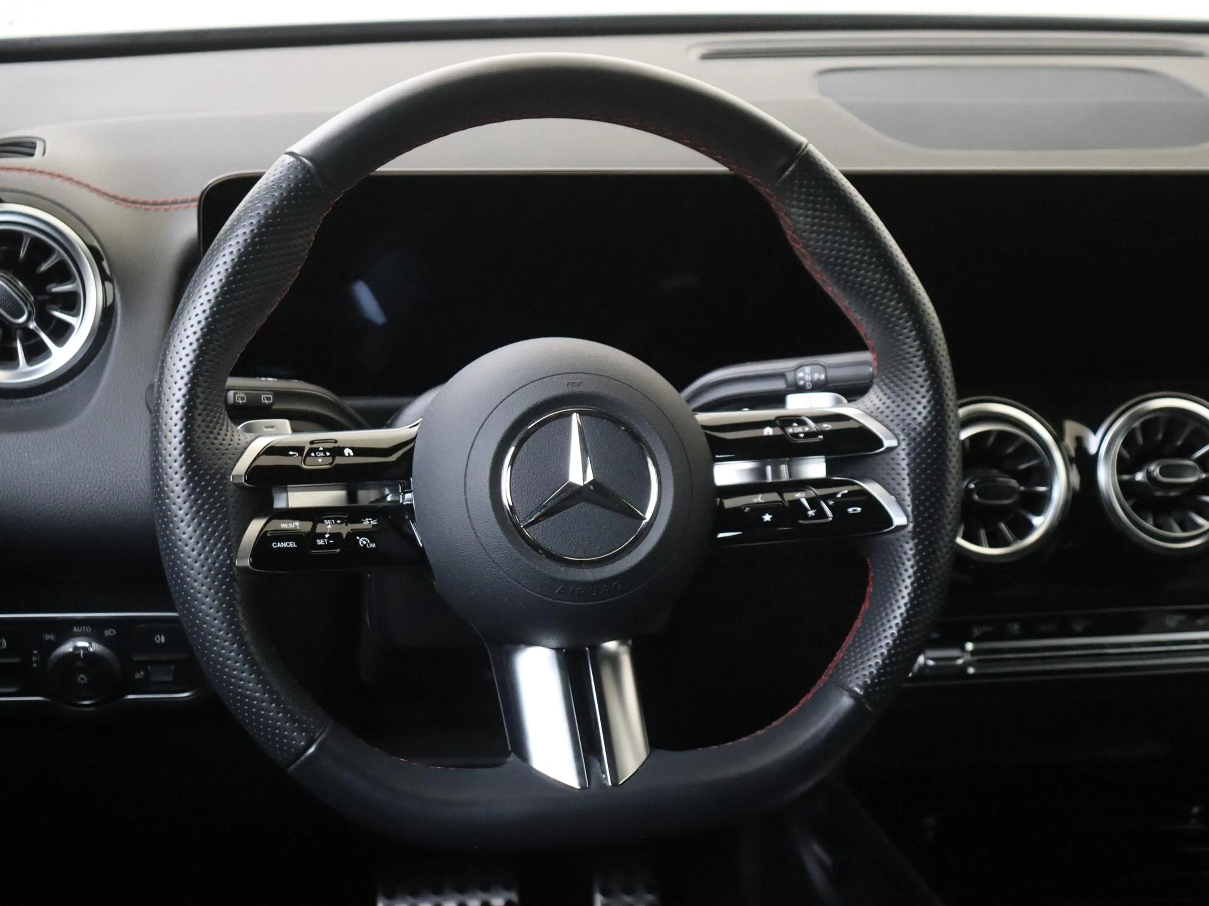 Mercedes-Benz EQB 250 250+ AMG Line 71 kWh Stoelverwarming / Nightpakket — photo 10