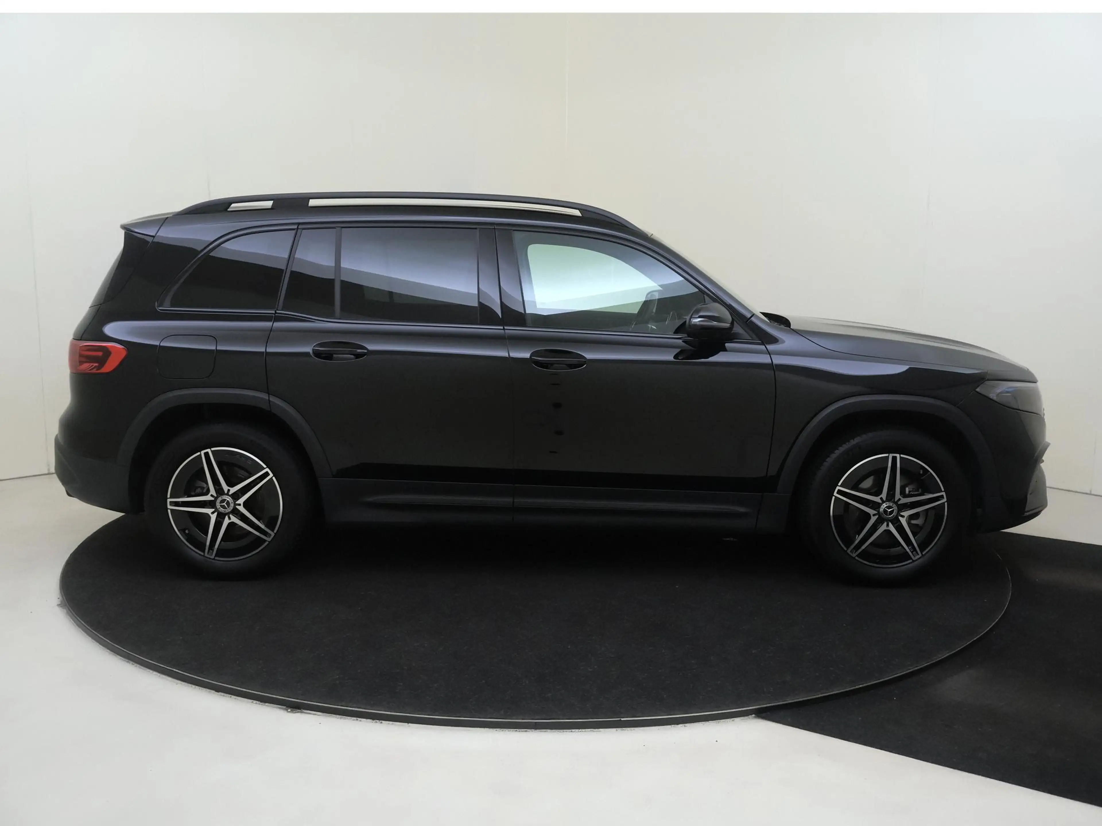 Mercedes-Benz EQB 250 250+ AMG Line 71 kWh Stoelverwarming / Nightpakket — photo 9