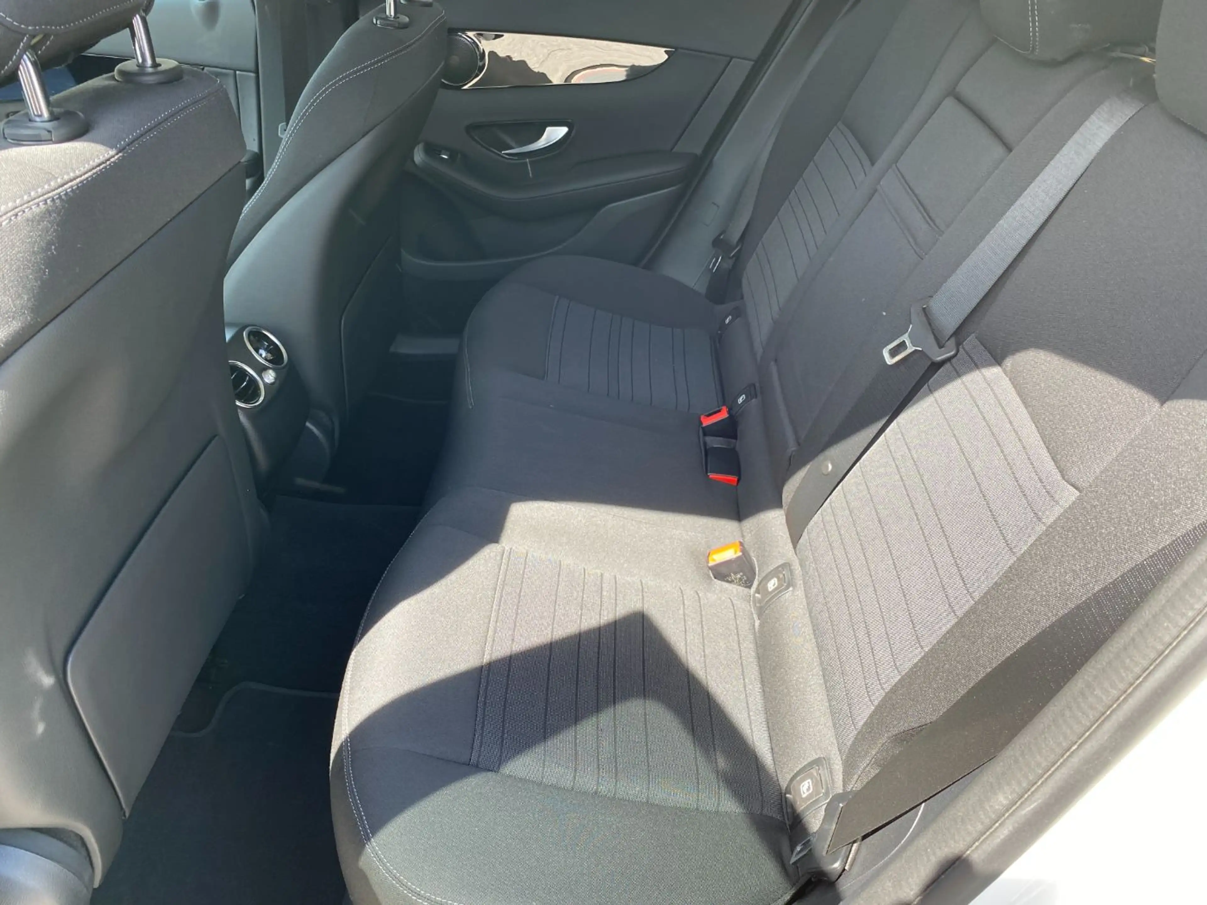 Mercedes-Benz GLC 200 d 4MATIC — photo 14