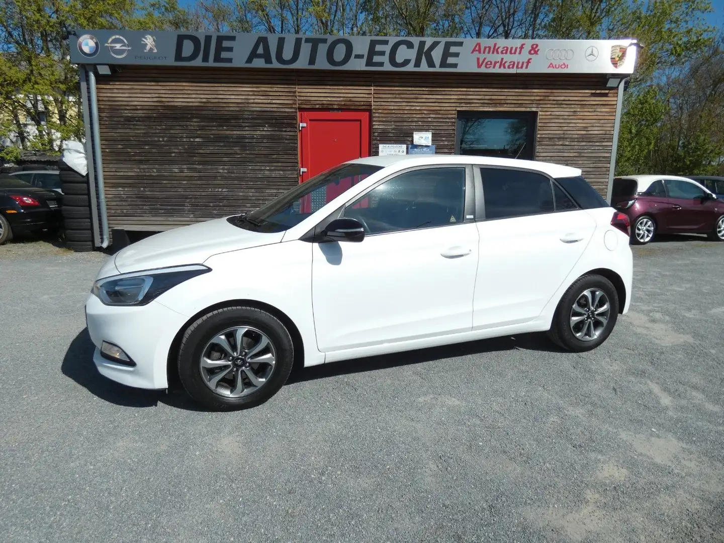 Hyundai i20 / / 1.2 Passion / 1.Hand Blanc - 1