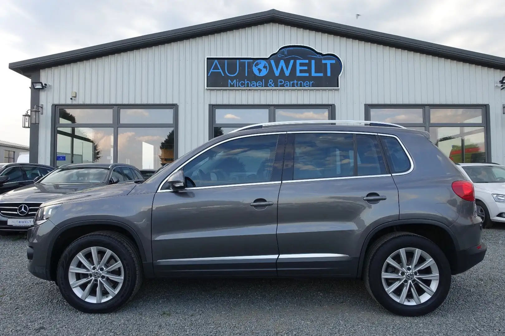 Volkswagen Tiguan 2.0 TSI 4M DSG KLIMAAUT NAV BLUET ANHK 17 Grau - 1
