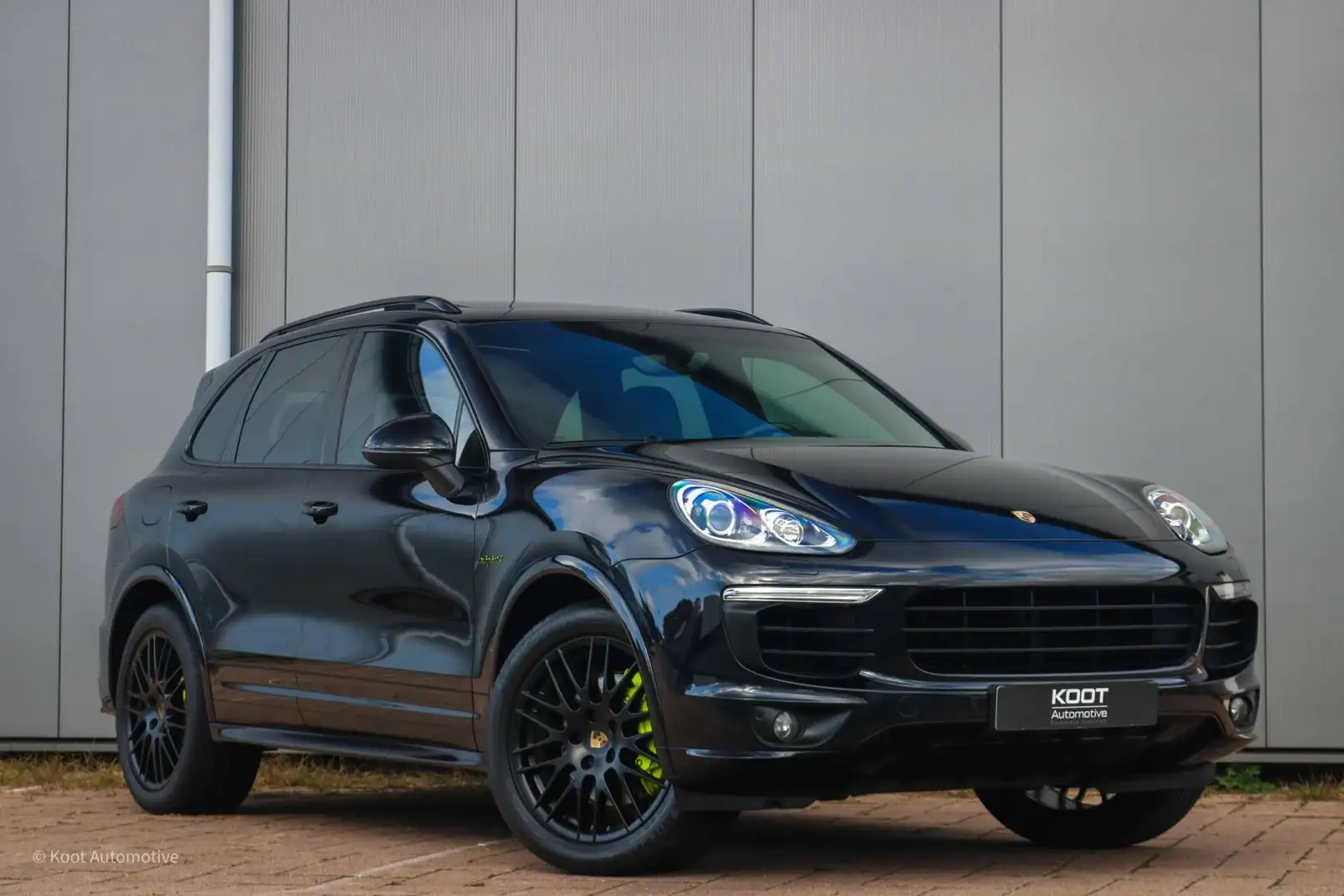 Porsche Cayenne 3.0 S E-Hybrid | Dealer Onderhouden | Sport Chrono Noir - 2
