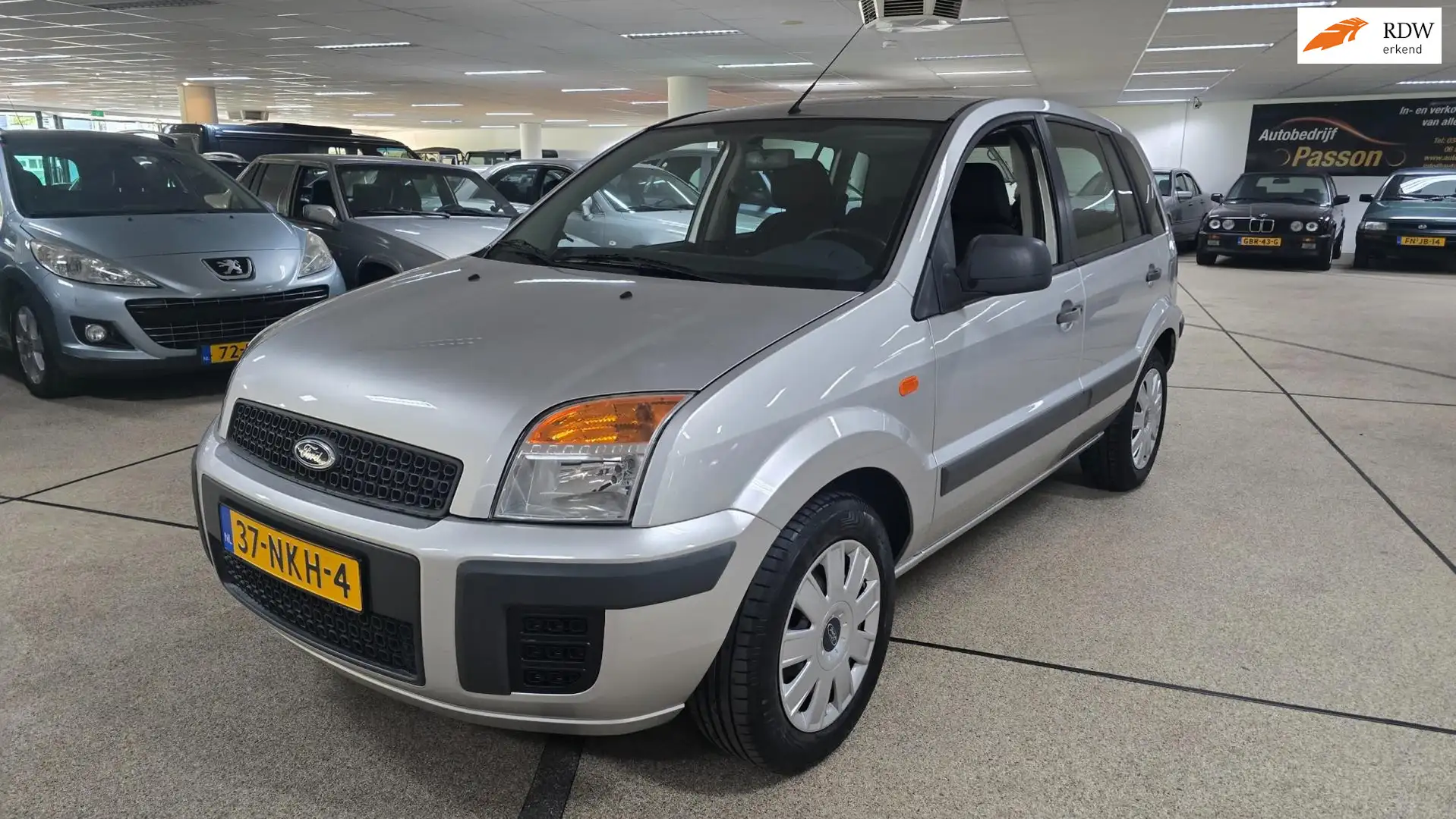 Ford Fusion 1.4-16V Cool & Sound unieke Kilometerstand!! Grijs - 1